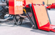 JAPA XL SPLIT bluķu plēsējs ar hidraulisku pacēlāju